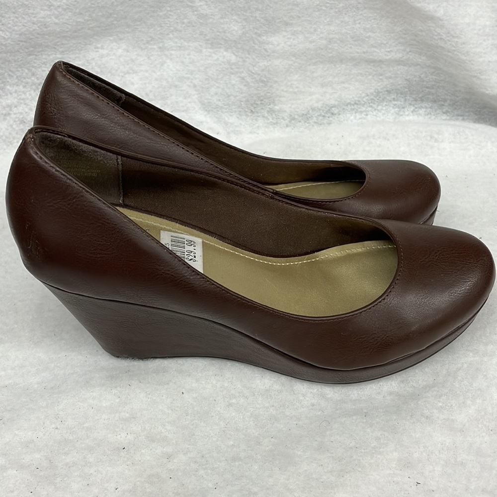 It’s OK brown wedge heels ladies sz 9m